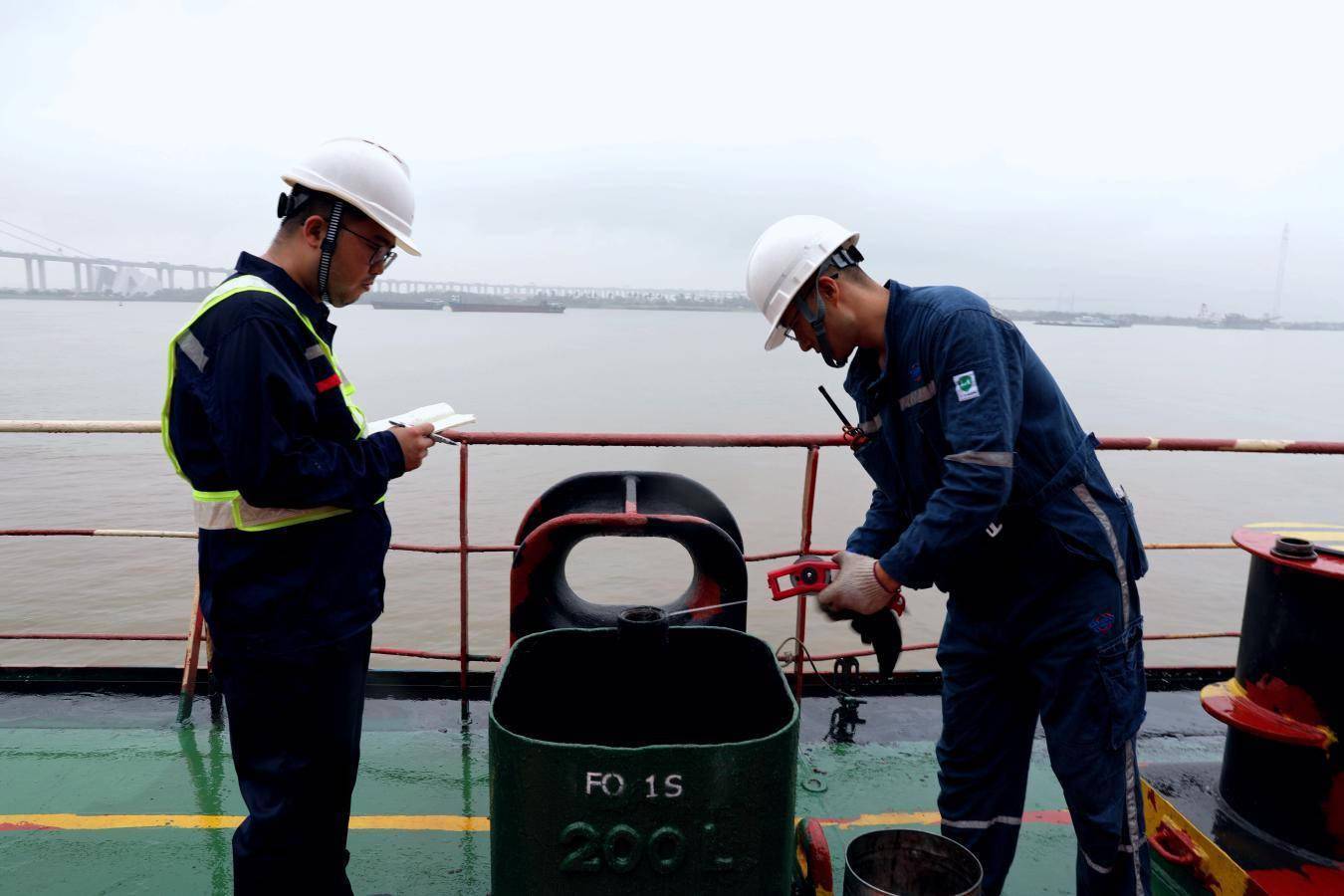 抢占先机<strong></p>
<p>燃料油期货</strong>！国内首船国际航行船舶生物燃料油在广州加注