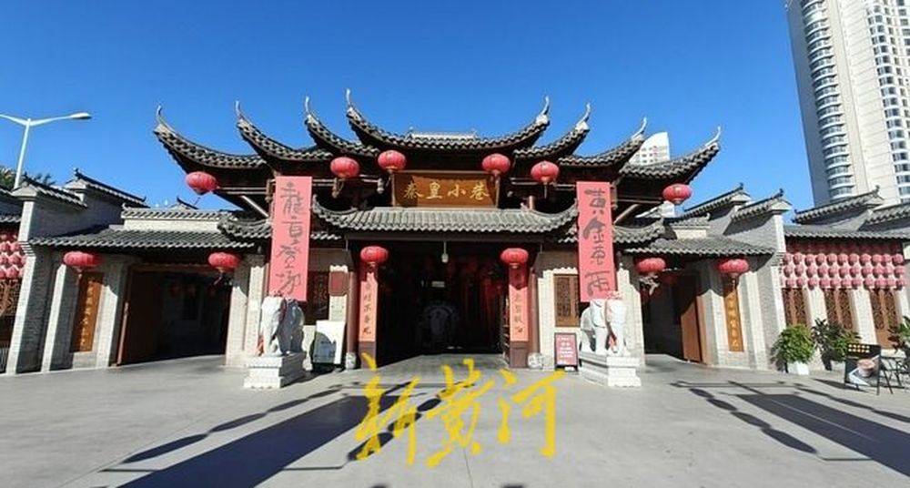 秦皇岛一网红夜市被指违规占用规划绿地却经营4年之久<strong></p>
<p>kin币行情</strong>，当地回应：无审批手续 | 刚调查
