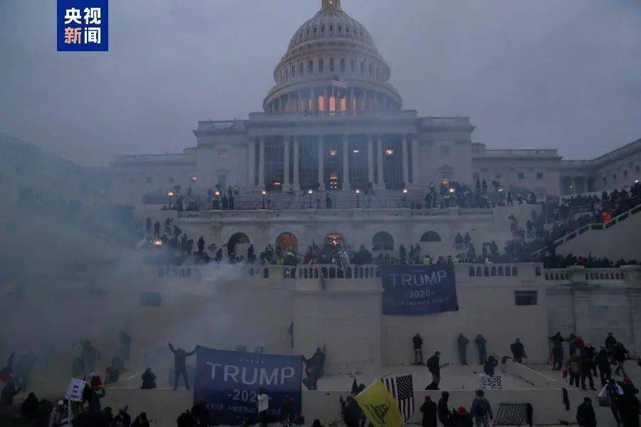 大选倒计时<strong></p>
<p>链币网</strong>，7802万人已投票！49%比48%，特朗普在最关键“摇摆州”领先！防弹玻璃、铁丝网、钢板门、狙击手，美国多州加强安保
