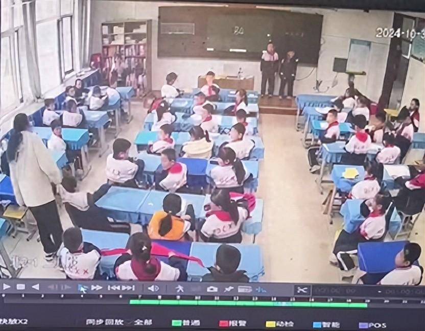 7岁男生踩脏地板<strong></p>
<p>bcb币行情</strong>，鞋被语文老师扔垃圾桶，脚冷穿鞋又被数学老师拎讲台扇耳光；两名涉事女教师已被学校开除