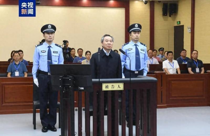 浦东新区区委书记被查<strong></p>
<p>蜜蜜币</strong>，两天前还在调研，老上司8月被判无期