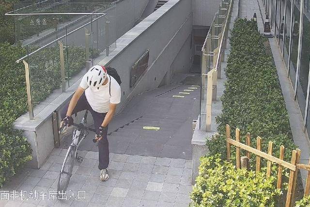 万元自行车没锁？偷车贼得手后狂飙17公里<strong></p>
<p>洪币价格</strong>，因为⋯⋯
