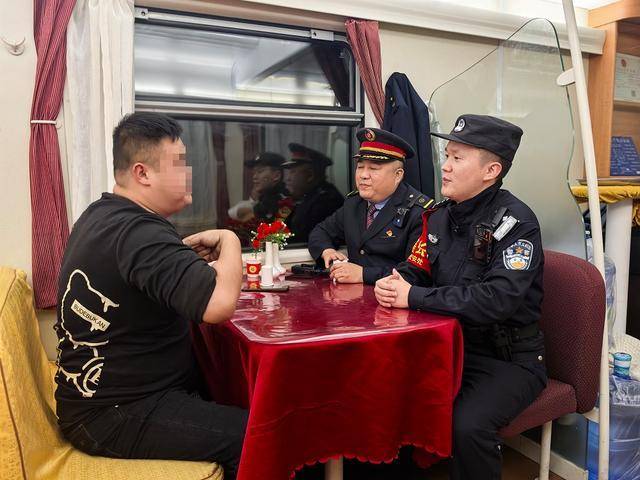 列车上一醉酒“纹身哥”突然对乘警说“我是逃犯”<strong></p>
<p>炒币破产</strong>，乘警一查：不，你不是！