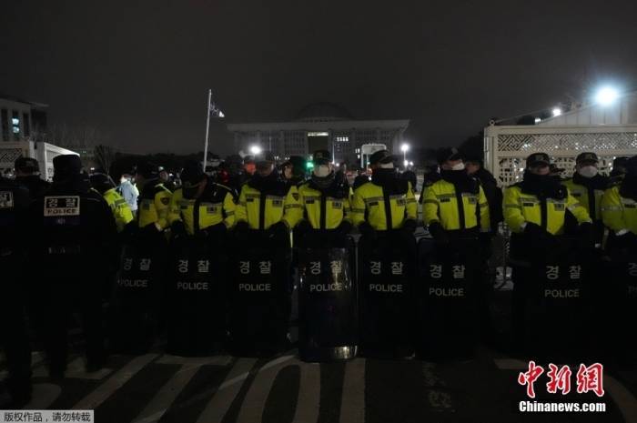 李在明讲话：戒严令已解除<strong></p>
<p>扣币</strong>，要求军警尽快撤离