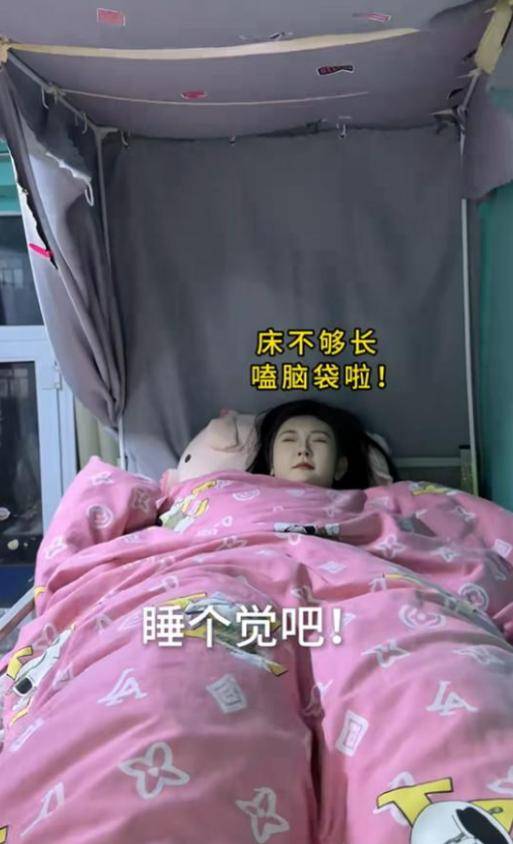 女孩身高2米26貌美如花<strong></p>
<p>wfee币</strong>，妈妈天天发愁：白长这么漂亮，没人敢追