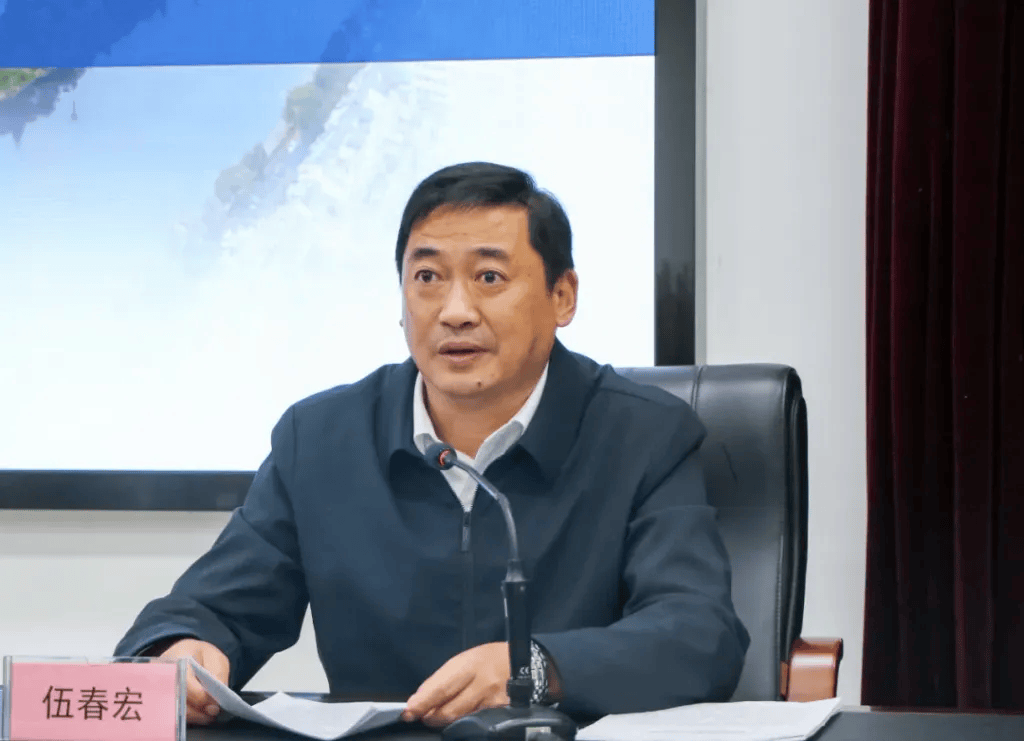 担任5个职务的伍春宏<strong></p>
<p>币圈政策</strong>，已任安徽黄山市人大常委会党组书记