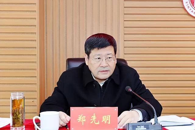 郑先明<strong></p>
<p>acip币</strong>，主动投案