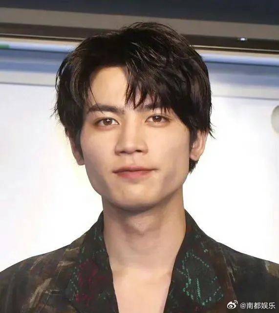热搜第一<strong></p>
<p>炒币风险</strong>！24岁男演员不幸去世