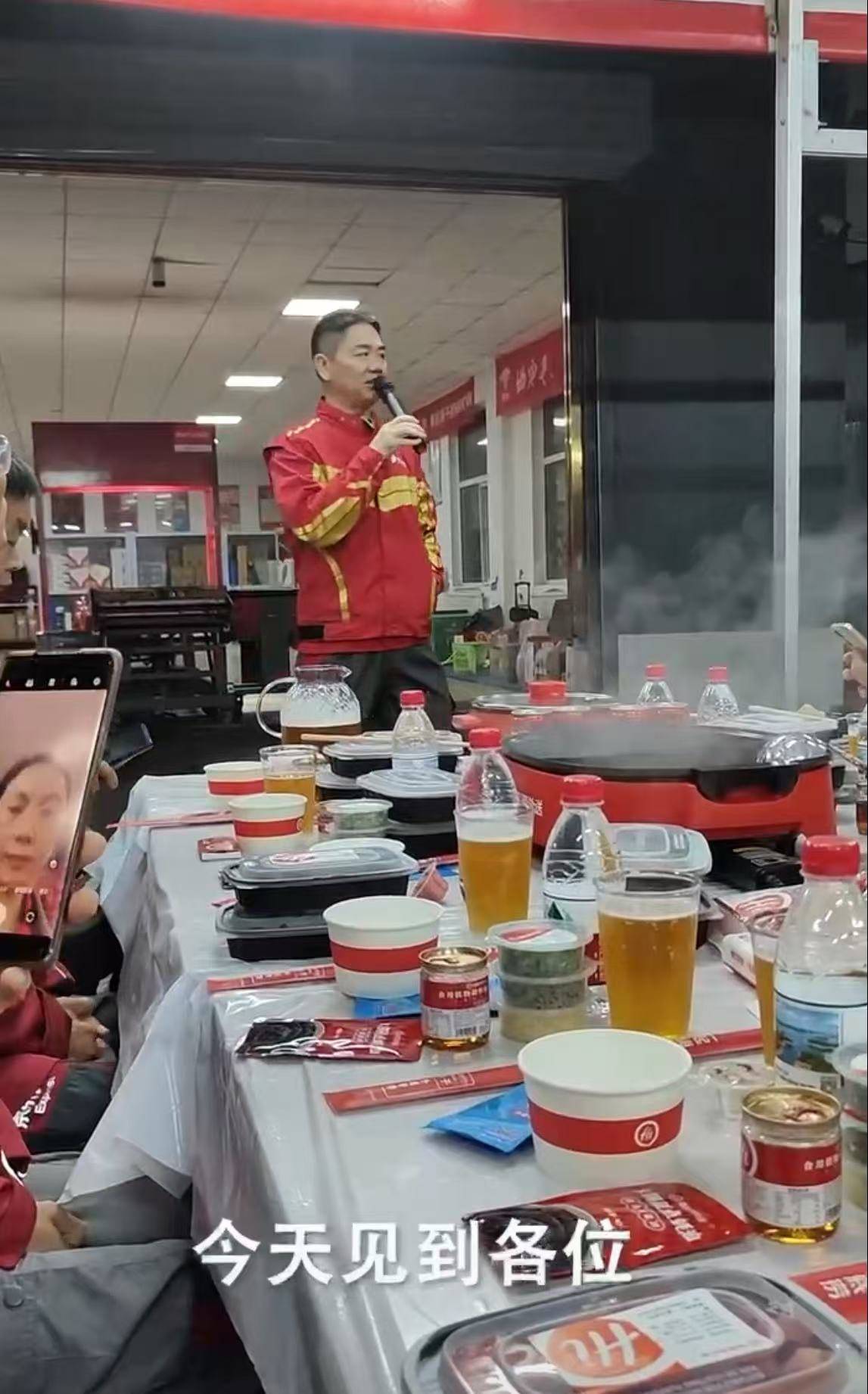 刘强东冲到一线：白天送外卖<strong></p>
<p>今日币圈行情</strong>，晚上请骑手吃海底捞
