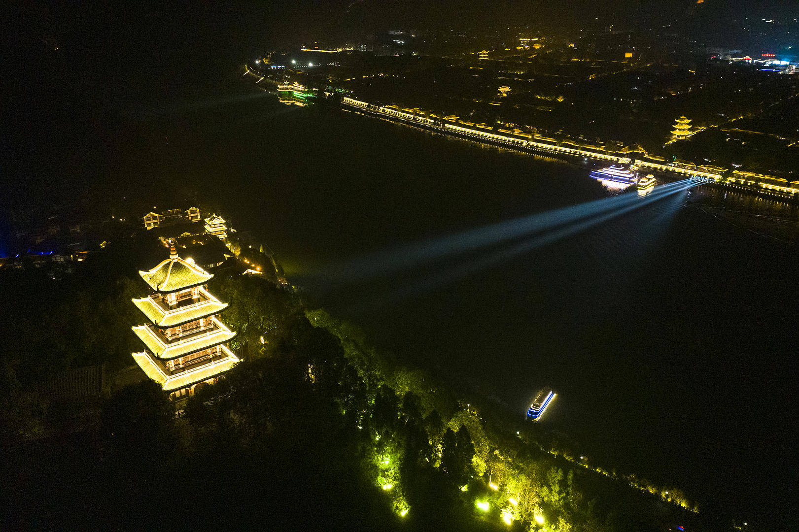 游客投诉在阆中一景区被索要597元上香费 官方：已致歉退款<strong></p>
<p>收老币</strong>，景区停业整顿