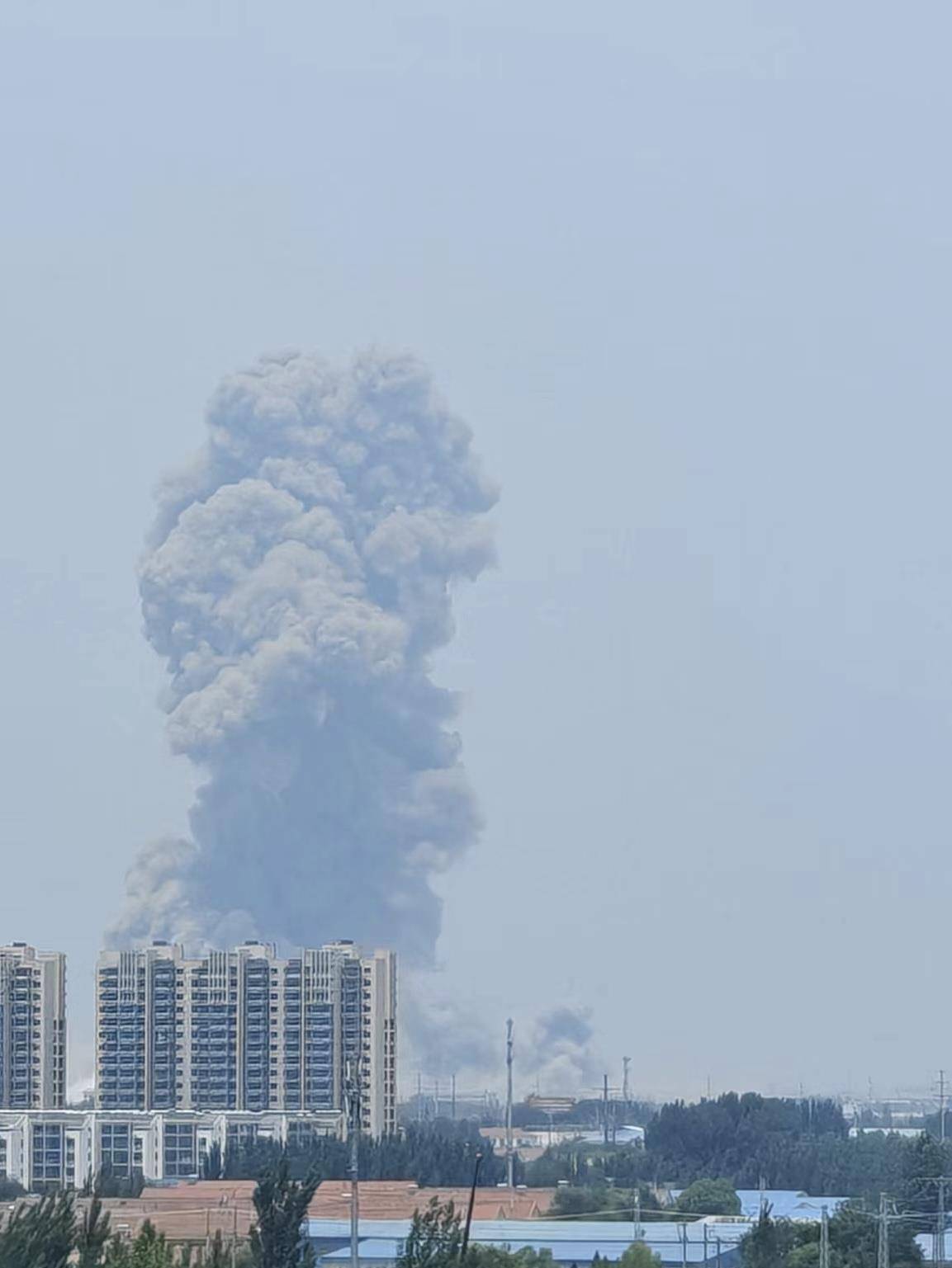 山东高密一化工车间发生爆炸<strong></p>
<p>91币</strong>，一公里外饭店窗户被震碎，当地：现场已疏散完毕，具体情况核实中