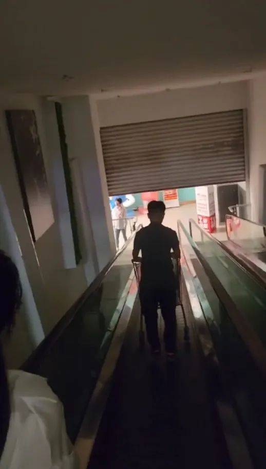 江苏苏州一大润发店员着急下班<strong></p>
<p>币成交易</strong>，强制关闭载客中电梯！经理致歉：已警告处罚
