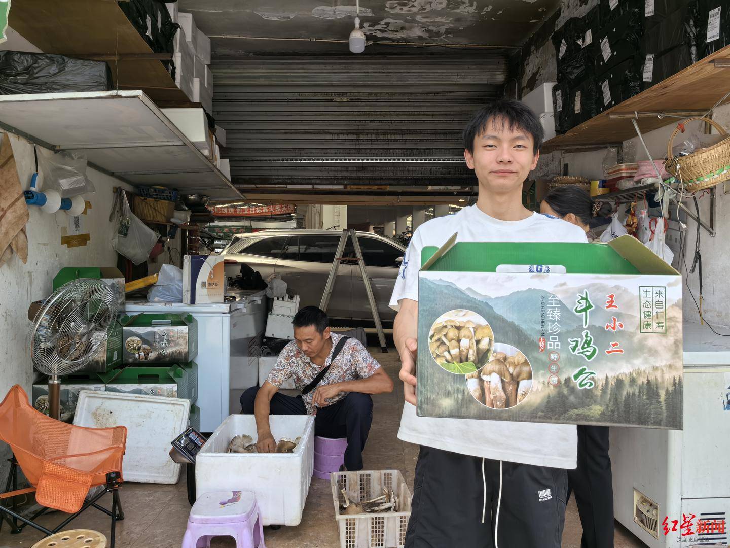 “天价”鸡枞调查：最贵卖到1800元/公斤！雨水少致产量低<strong></p>
<p>嘉信c币</strong>，多地价高客少