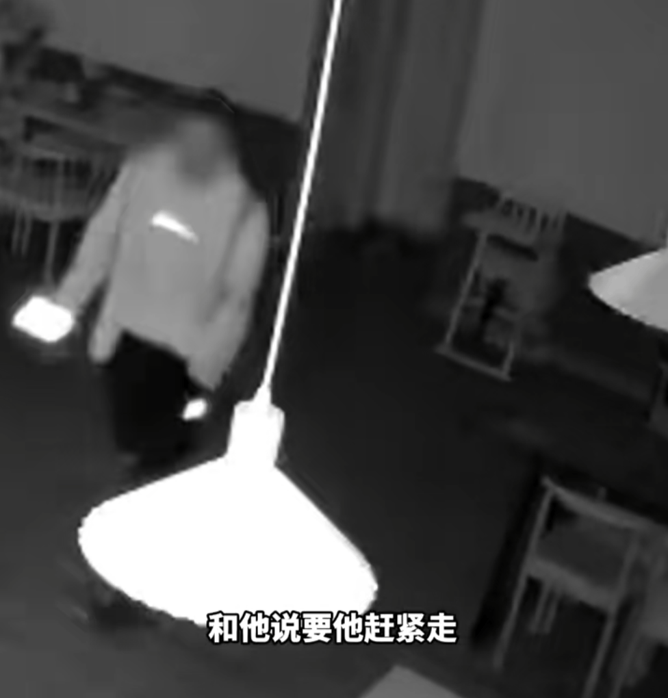第一次见面就表白！被拒绝后男子凌晨3点狂敲女生房门<strong></p>
<p>币圈视频</strong>，随后拿出工具撬锁……