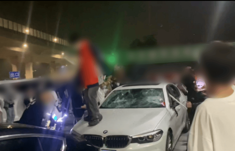 加油站内砸车打人<strong></p>
<p>yex币</strong>，23名嫌疑人被临沂警方抓获