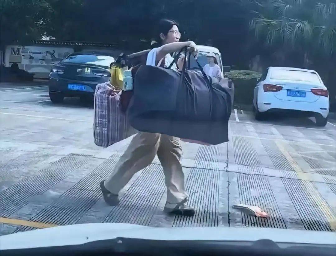 扁担女孩高考成绩出炉<strong></p>
<p>kcoin币行</strong>，班主任：班级高考成绩好于预期