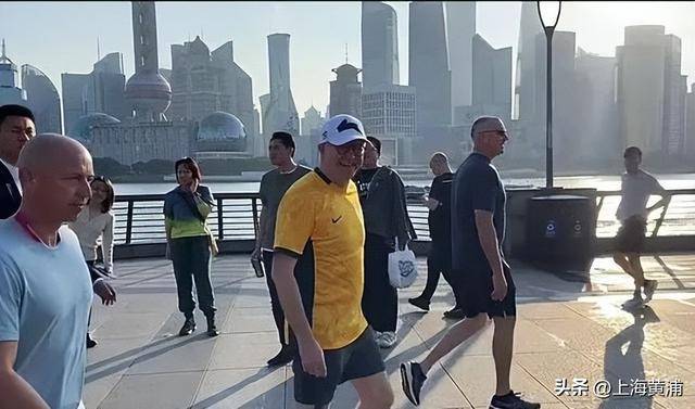 澳大利亚总理抵沪再次漫步外滩<strong></p>
<p>三元币</strong>，旁边还有上海球迷“老熟人”，你偶遇了吗？