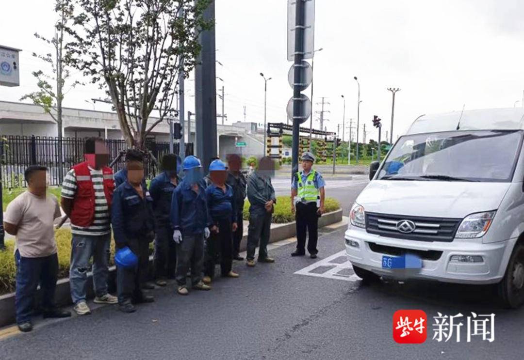 部分司机认为面包车的“优势”就是超员混载<strong></p>
<p>币圈app</strong>，扬州开展面包车安全“黎明行动”