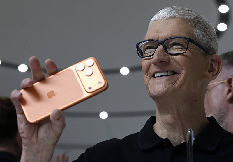 iPhone 17只是开始！苹果将陆续推出10款新品<strong></p>
<p>炒币圈</strong>，首款无显示屏智能眼镜也将亮相