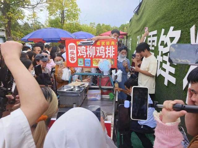 被流量砸中的“鸡排哥”：炸到中暑<strong></p>
<p>币圈eth</strong>，每天睡三四个小时，怕辜负顾客不舍得休息