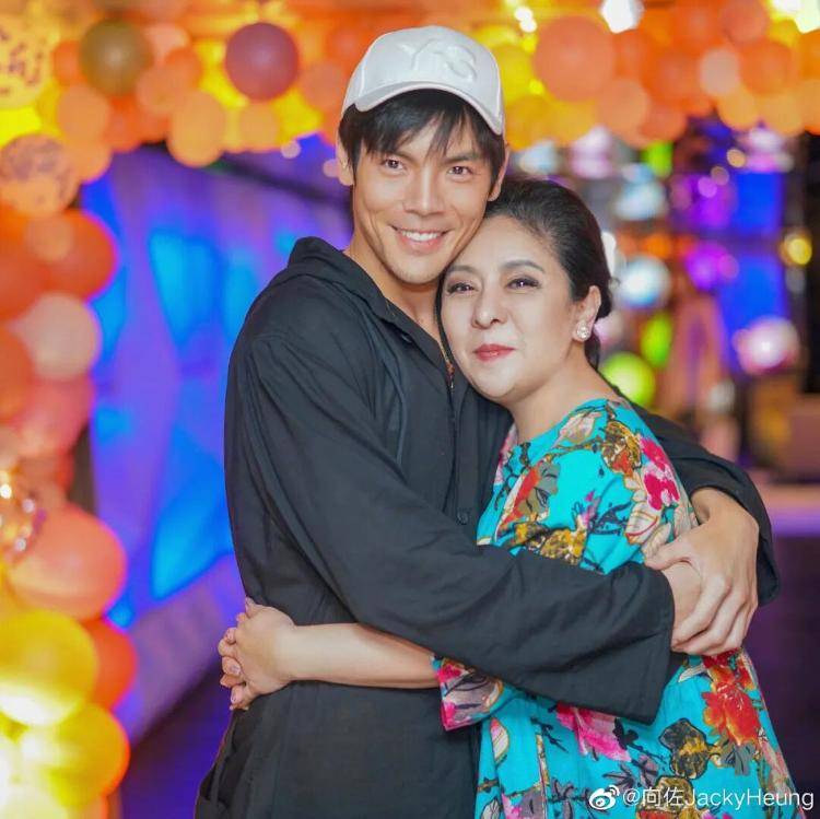 向太回应“向家破产”传闻：珠宝、豪宅都在<strong></p>
<p>寻街币</strong>，还养着1000多名员工；向佐力挺：说话的人请有点底线