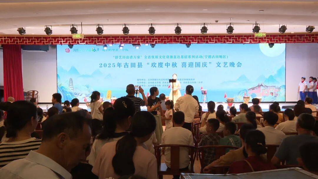 <strong></p>
<p>寻街币</strong>我县举办“欢度中秋 喜迎国庆”文艺晚会
