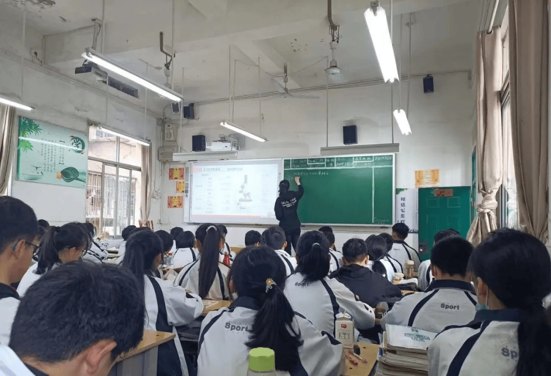 江西上饶初中生物教师郑忆晴因病去世<strong></p>
<p>极特币交易</strong>，年仅35岁