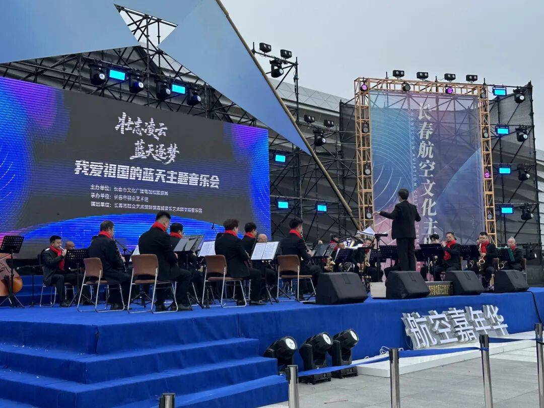 DNA彻底动了!全场跟唱<strong></p>
<p>夜币</strong>,这氛围太顶了!