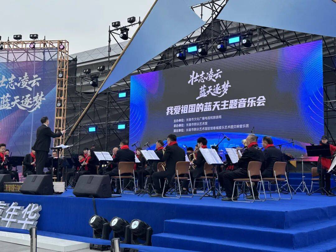 DNA彻底动了!全场跟唱<strong></p>
<p>夜币</strong>,这氛围太顶了!