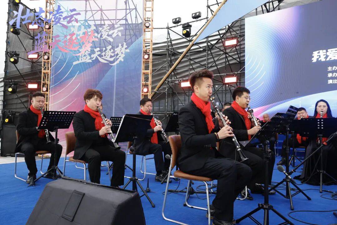 DNA彻底动了!全场跟唱<strong></p>
<p>夜币</strong>,这氛围太顶了!