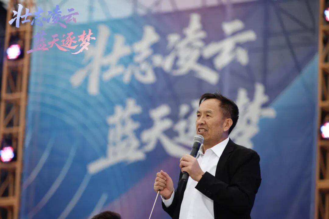 DNA彻底动了!全场跟唱<strong></p>
<p>夜币</strong>,这氛围太顶了!