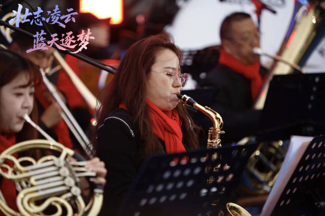 DNA彻底动了!全场跟唱<strong></p>
<p>夜币</strong>,这氛围太顶了!