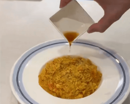 知名男歌手突然现身陌生人婚礼<strong></p>
<p>夜币</strong>，并随礼999元！