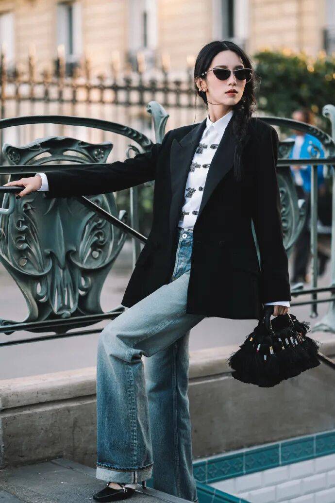 时装周上的女明星<strong></p>
<p>夜币</strong>，秋冬氛围感一键封顶！