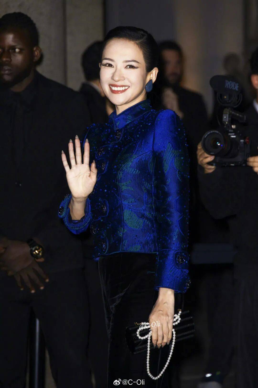 时装周上的女明星<strong></p>
<p>夜币</strong>，秋冬氛围感一键封顶！