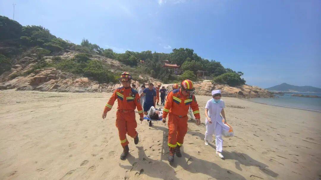 打卡拍照<strong></p>
<p>打币子</strong>，再美也不能用生命对焦