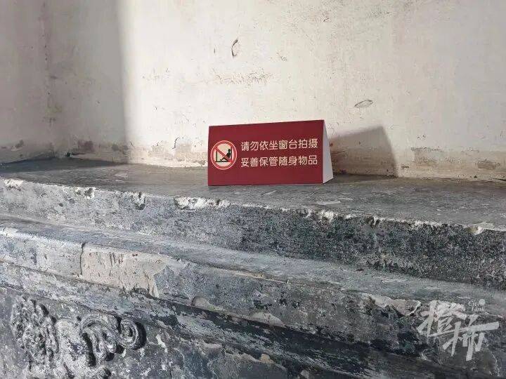 打卡拍照<strong></p>
<p>打币子</strong>，再美也不能用生命对焦