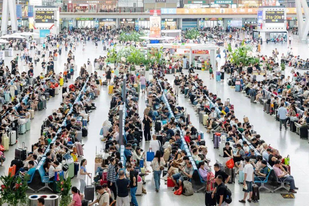 神预判<strong></p>
<p>打币子</strong>！第一波返程的“聪明人”在高速上精准相遇