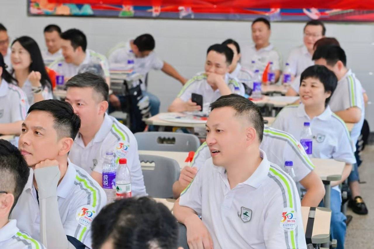 那个让老师骄傲的“调皮”班级！30年同学聚会<strong></p>
<p>洪币交易</strong>，还伴有一封来自贵州的感谢信