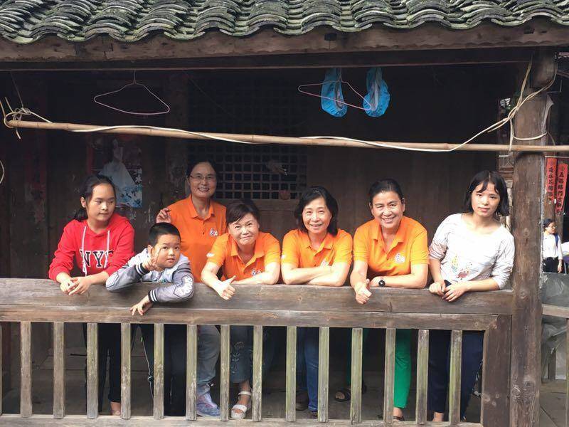 那个让老师骄傲的“调皮”班级！30年同学聚会<strong></p>
<p>洪币交易</strong>，还伴有一封来自贵州的感谢信