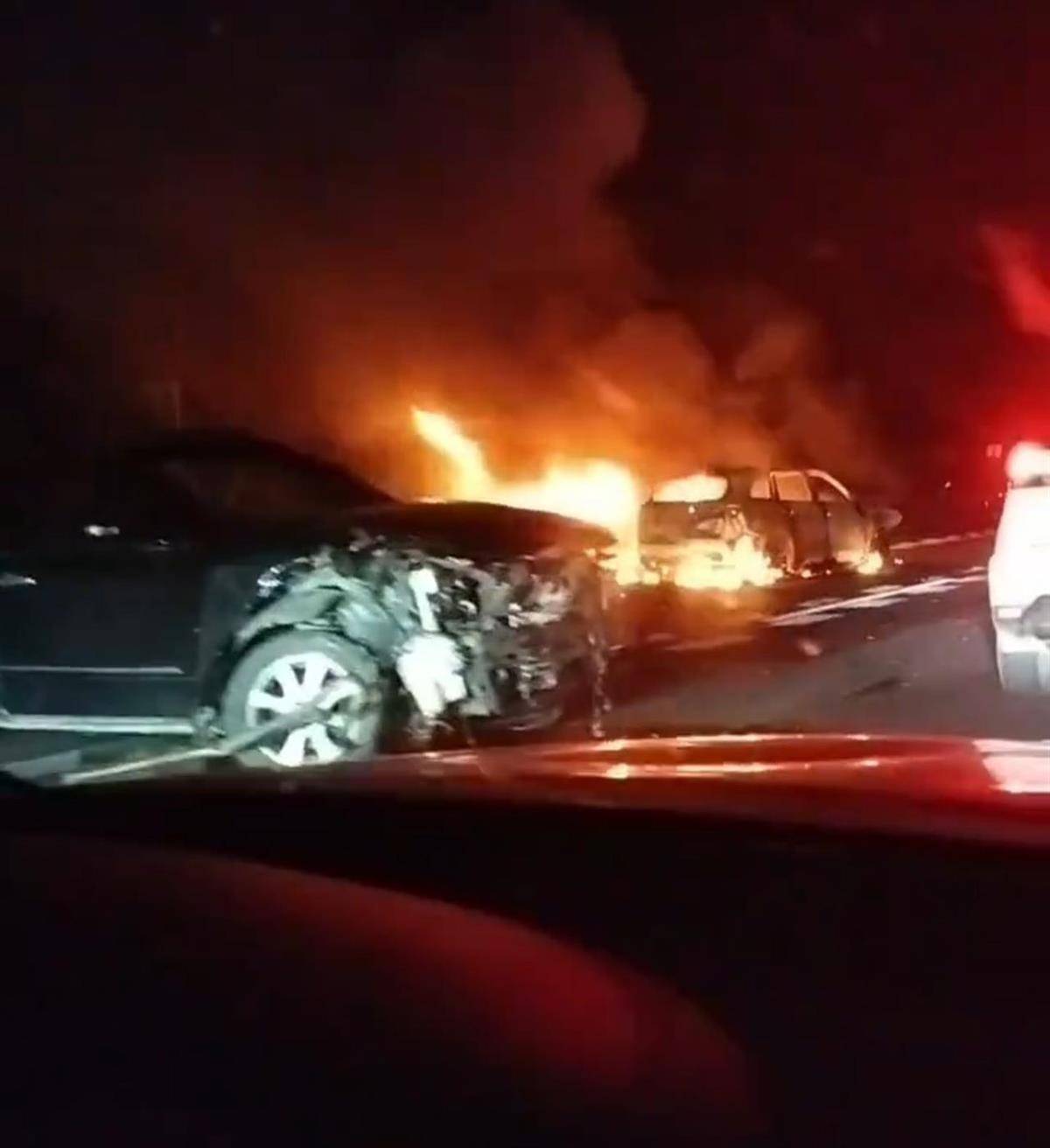 深南高速一车祸致2死3伤<strong></p>
<p>洪币交易</strong>，一位目击者称车上有甩棍没有当场施救，事后得知两人死亡他“觉得好惭愧”