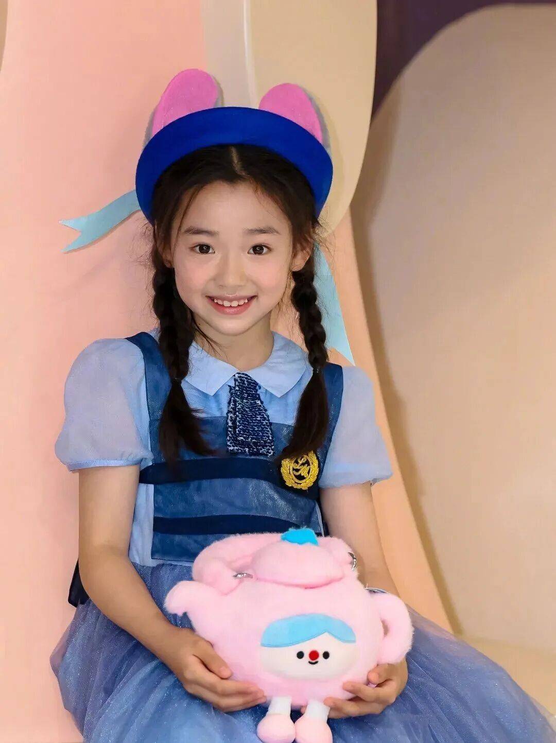 9岁小酒窝<strong></p>
<p>洪币交易</strong>，大大方方成顶流