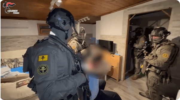 凯特患癌竟因辉瑞疫苗？伦敦4万被盗手机直飞香港<strong></p>
<p>星币一</strong>，比贩毒暴利产业链曝光…