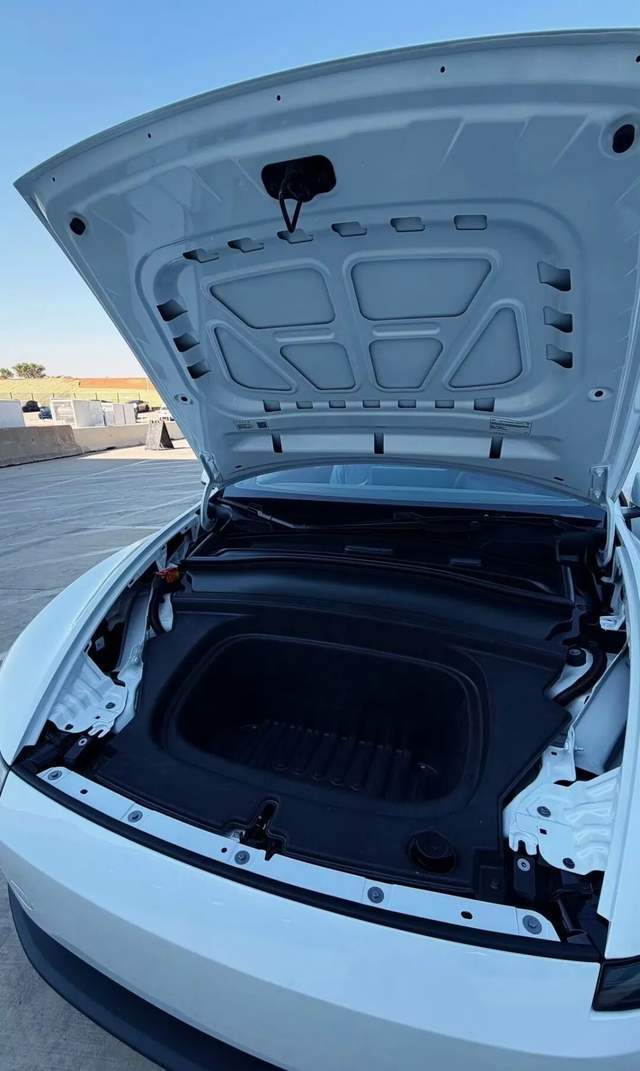 将特斯拉砍成“铁皮房”的<strong></p>
<p>币资讯</strong>，是马斯克新的万亿对赌协议