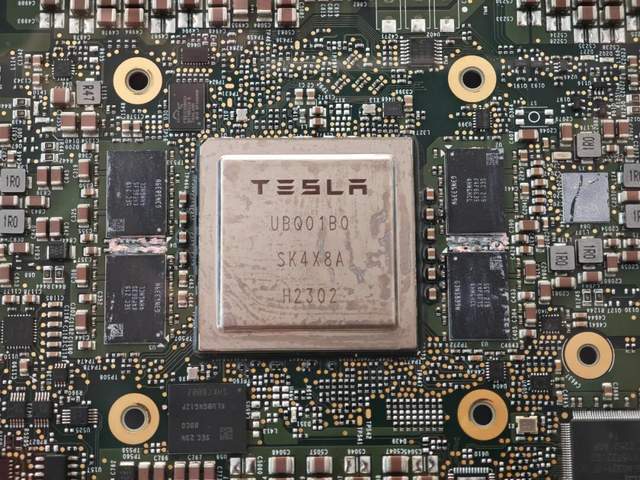 将特斯拉砍成“铁皮房”的<strong></p>
<p>币资讯</strong>，是马斯克新的万亿对赌协议