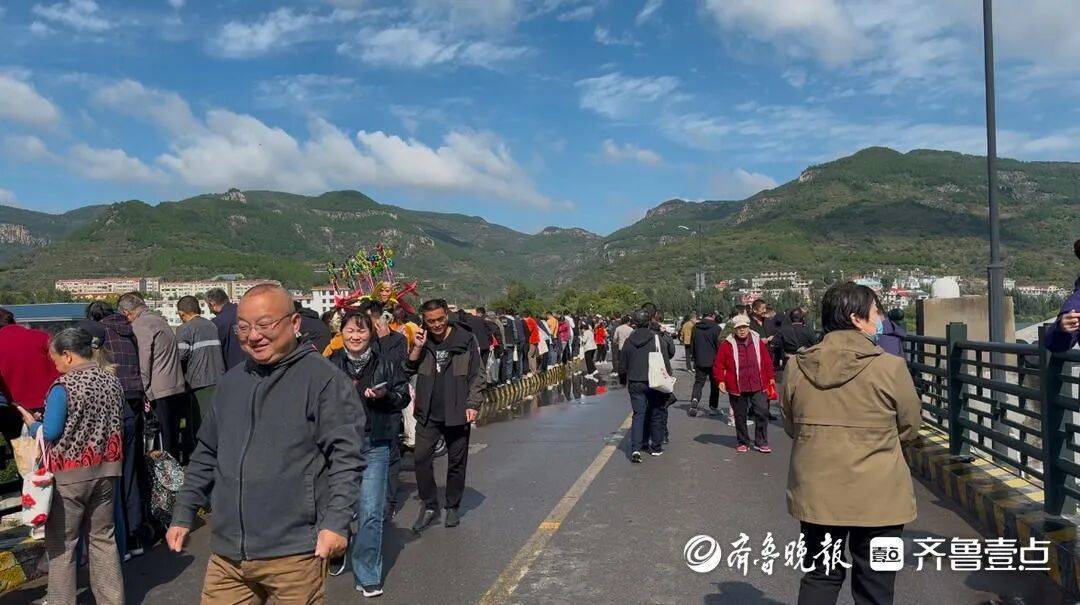 “鱼多得数不过来<strong></p>
<p>有币下载</strong>，一网子下去能捞好几条”济南锦绣川水库开闸放水，大量鲢鱼被冲出，工作人员：禁止捕捞！