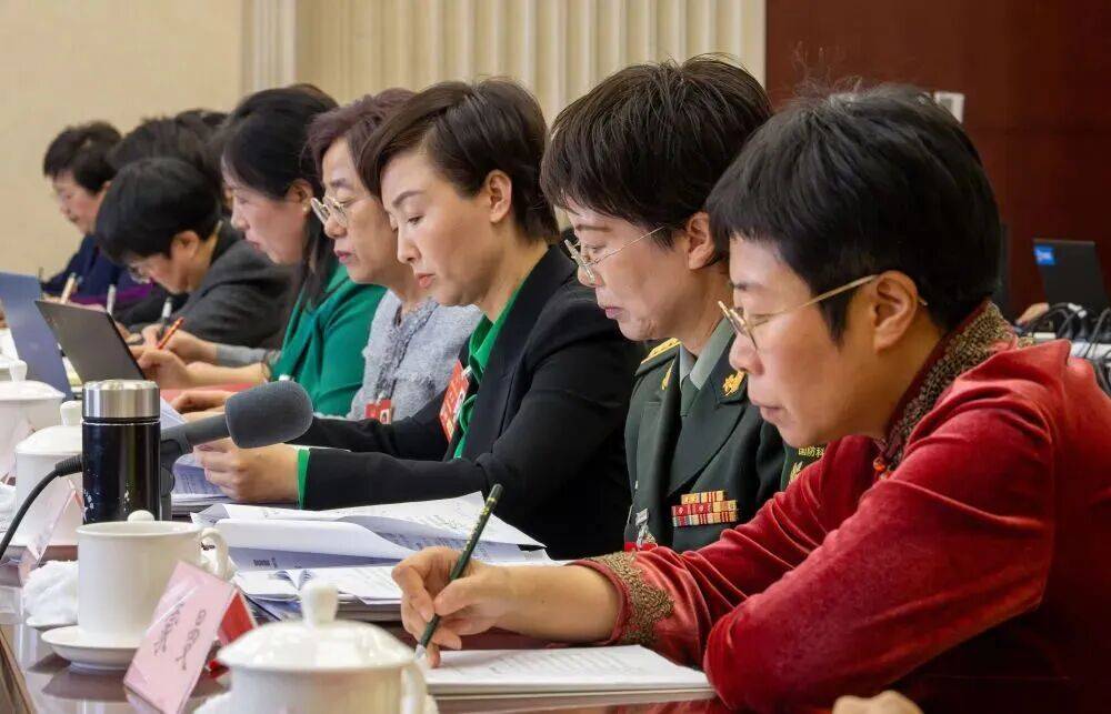 镜观·回响丨巾帼共绘新时代