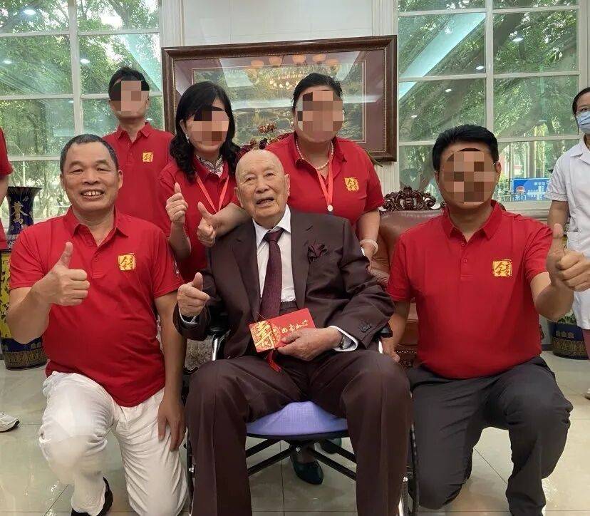 百岁院士声明“蹭合影”背后:双方交涉长达一年<strong></p>
<p>王莽币</strong>,均称付诸法律