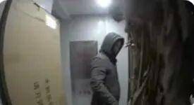 湖南一女主播被伪装的包裹炸伤<strong></p>
<p>王莽币</strong>，永州公安：正在核实具体情况