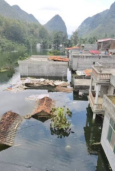 百色多个村庄被困水中已超半月<strong></p>
<p>马兰币</strong>，长涝难退为何重演？